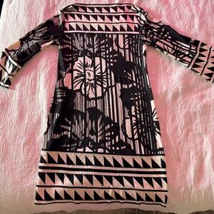 Beautiful Diane Von Furstenburg silk sheath size 8